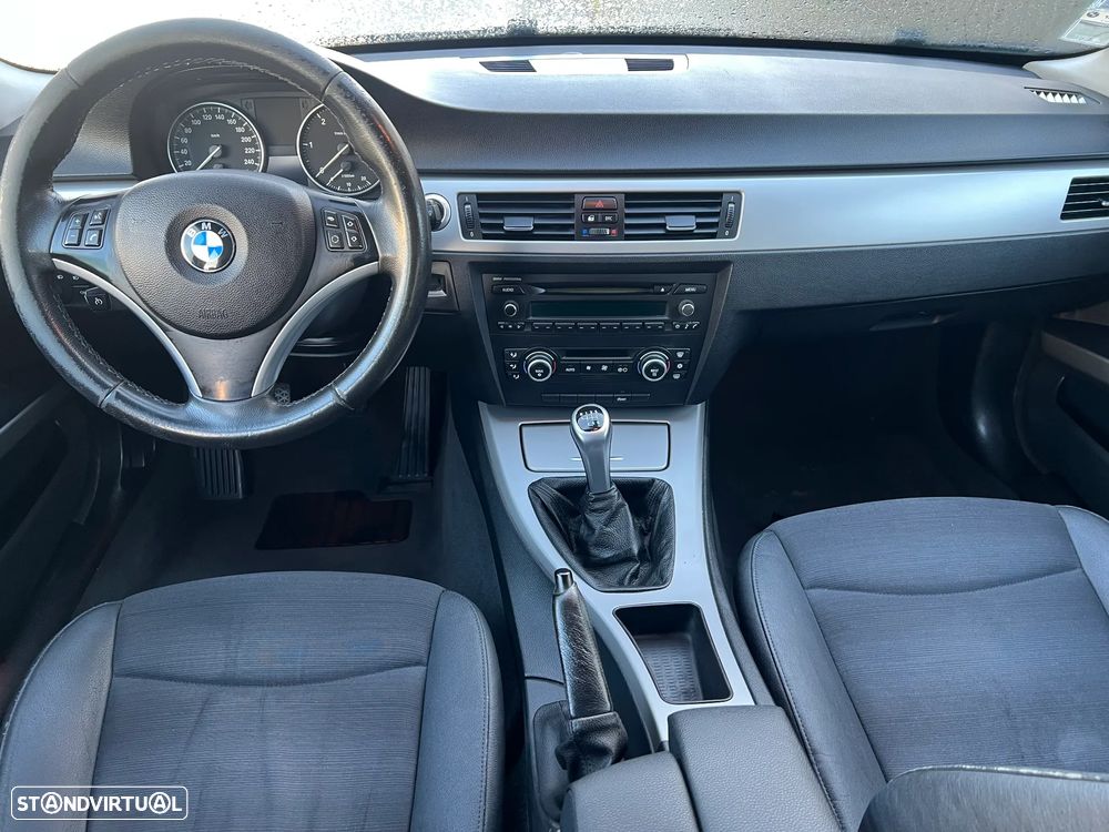 BMW 320 d Touring Dynamic - 10
