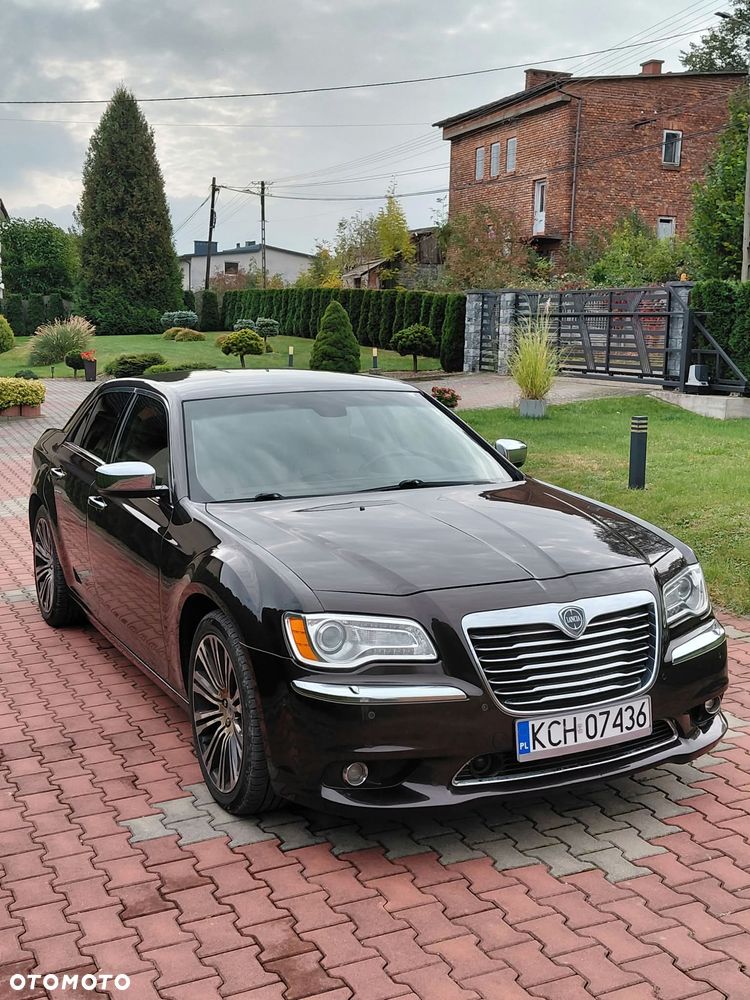Lancia Thema 2012 photo 2