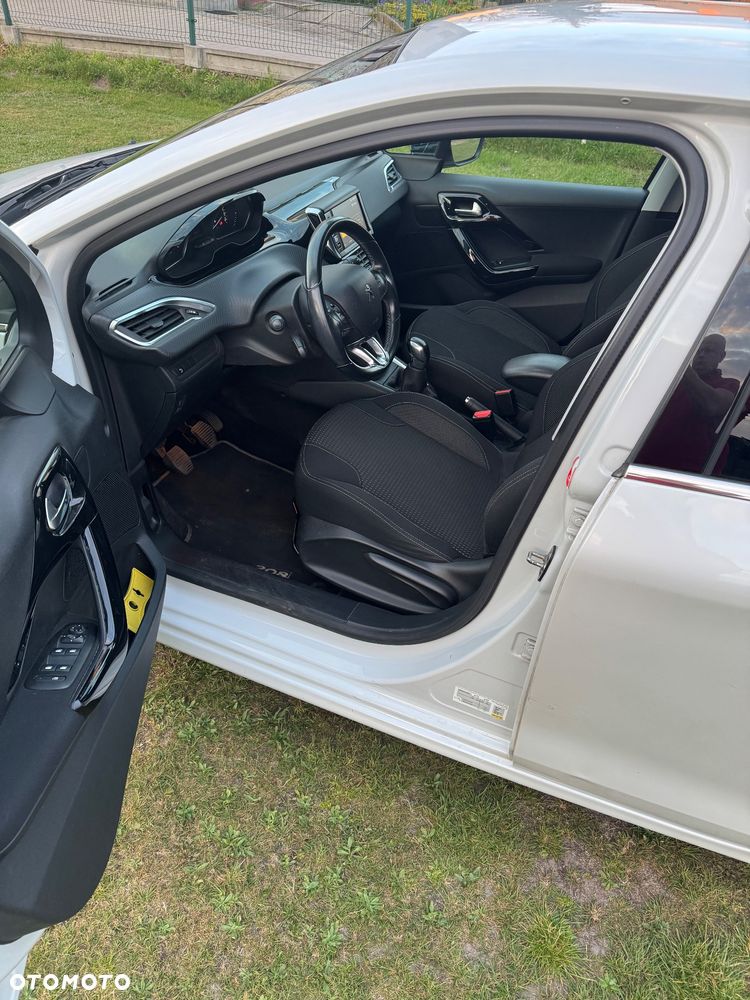 Peugeot 208 1.2 PureTech Allure - 11