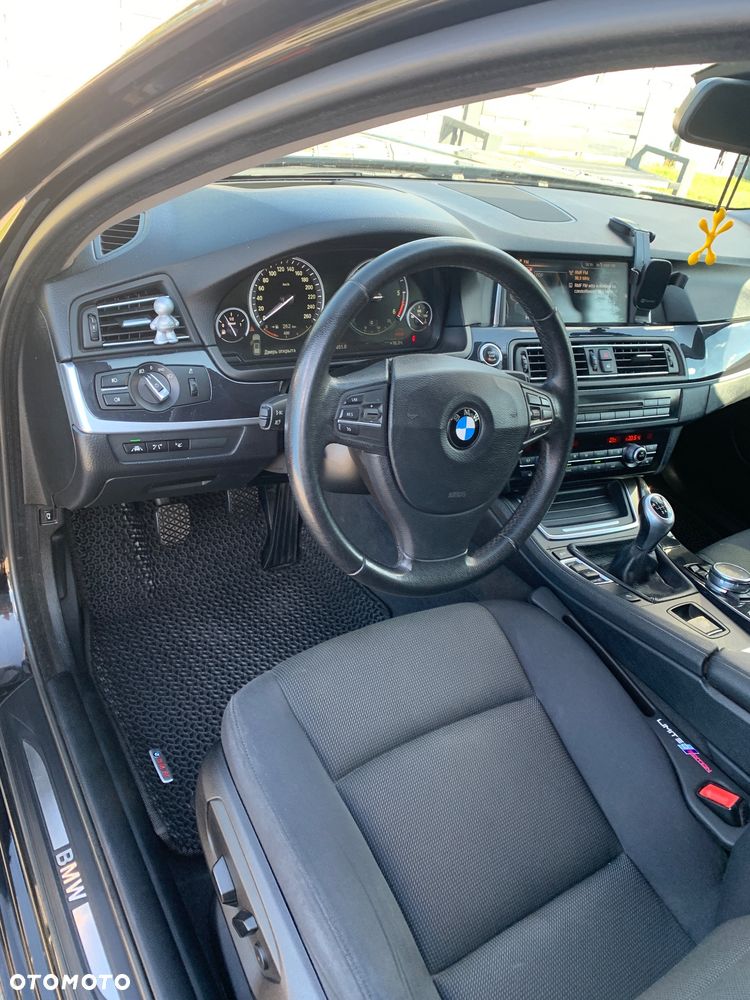 BMW Seria 5 520d Luxury Line - 12