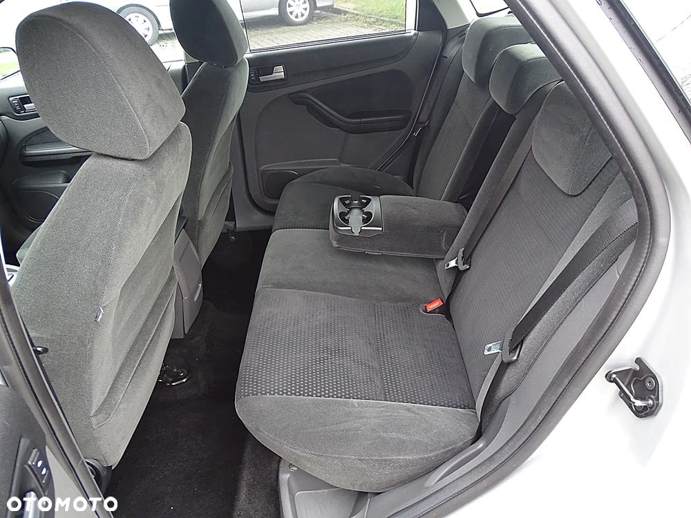 Ford Focus 1.8 FF Ghia - 6