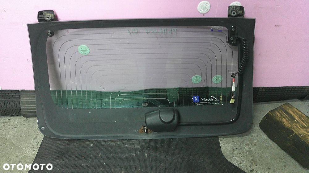PEUGEOT 107 SZYBA BAGAŻNIKA KLAPY - 2