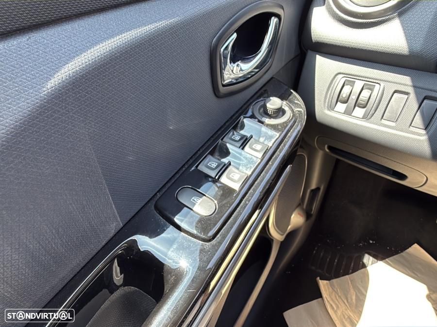 Renault Clio Sport Tourer 1.2 TCE GT EDC - 19