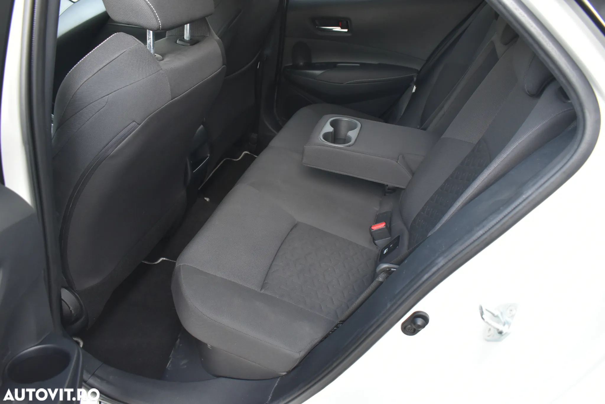 Toyota Corolla 1.8 Hybrid Comfort - 19