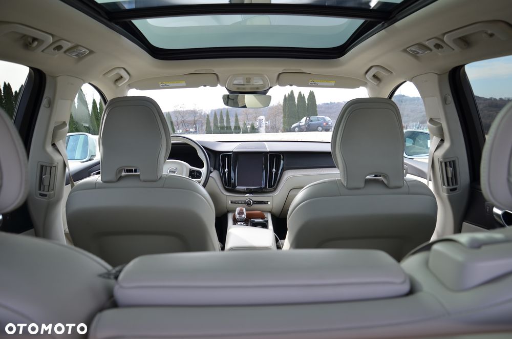 Volvo XC 60 B5 B AWD Ultimate Bright - 11