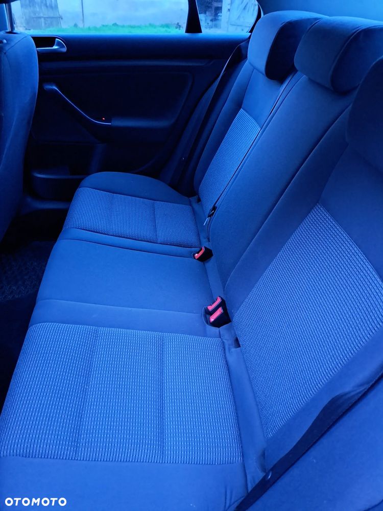 Volkswagen Jetta 1.6 Comfortline - 14