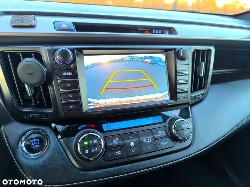 Toyota RAV4 2.0 Premium 4x4 - 26