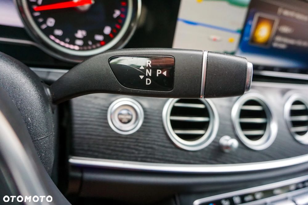 Mercedes-Benz Klasa E 200 CGI BlueEFFICIENCY Automatik Avantgarde - 31