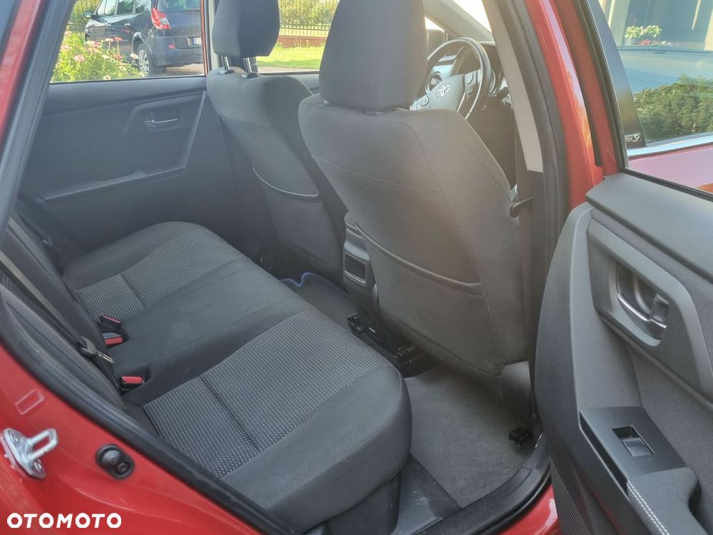 Toyota Auris 1.8 HSD Luna - 19