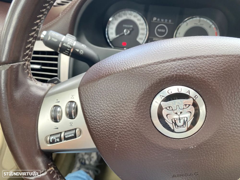 Jaguar XF 3.0 D V6 Premium Luxury - 23