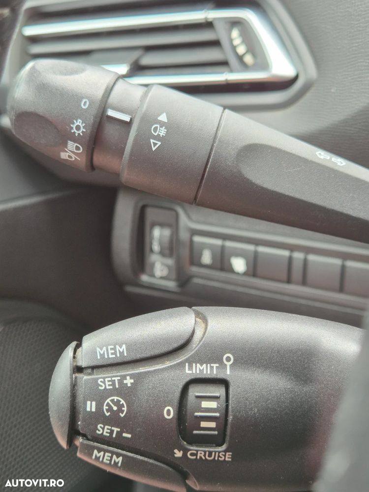 Peugeot 308 1.6 e-HDI FAP STT Allure - 28