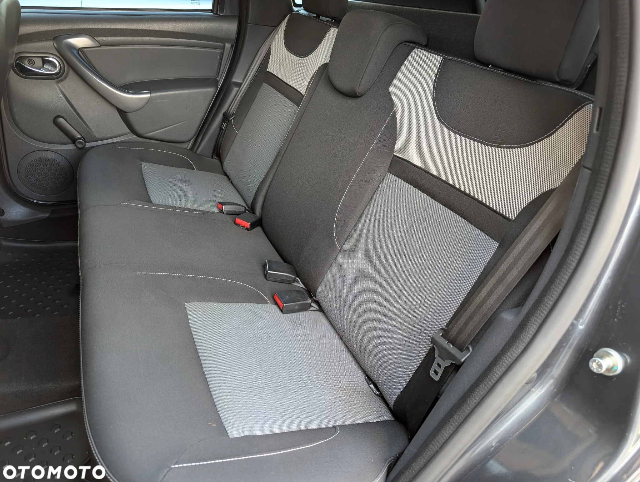 Dacia Duster 1.6 SCe Laureate S&S - 26