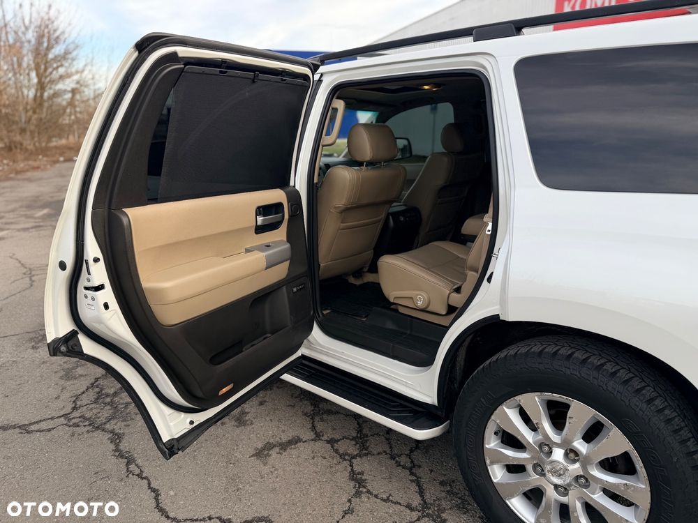 Toyota Sequoia - 13