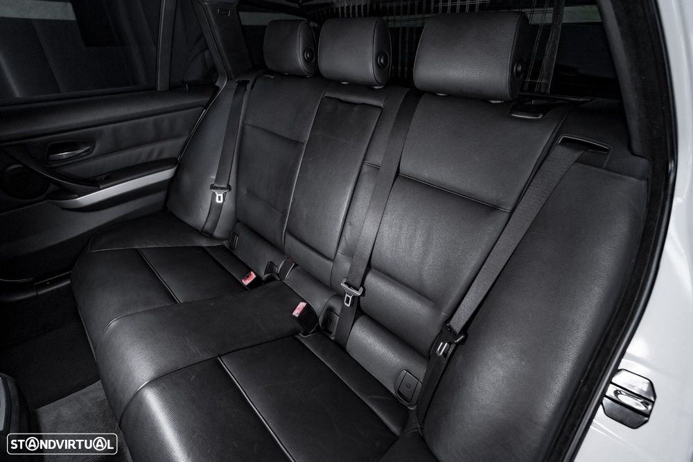 BMW 320 d DPF Touring Aut. Edition Fleet Sport - 28