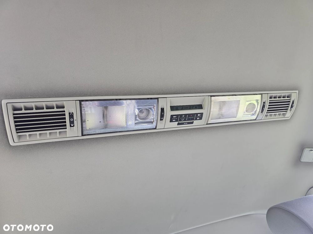 Volkswagen Multivan - 25