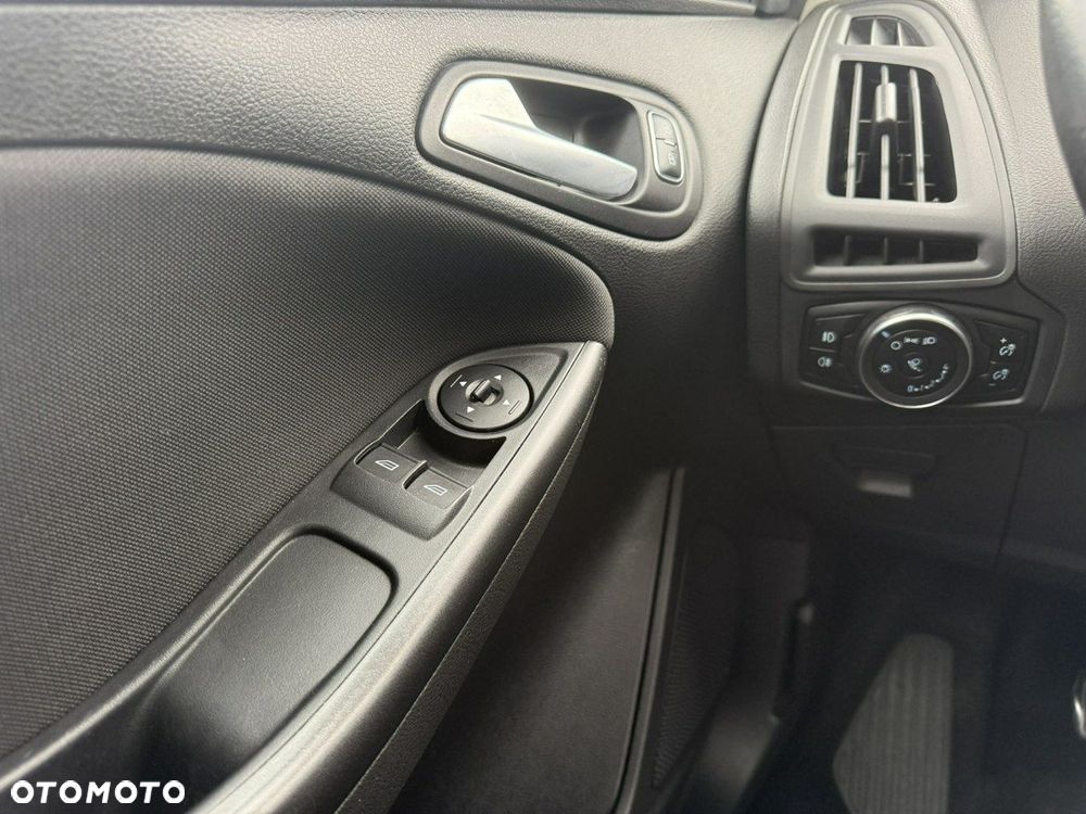 Ford Focus - 25