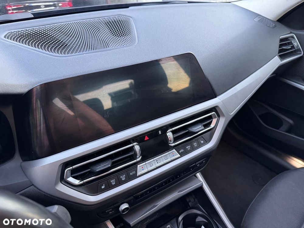 BMW Seria 3 318d Luxury Line - 11