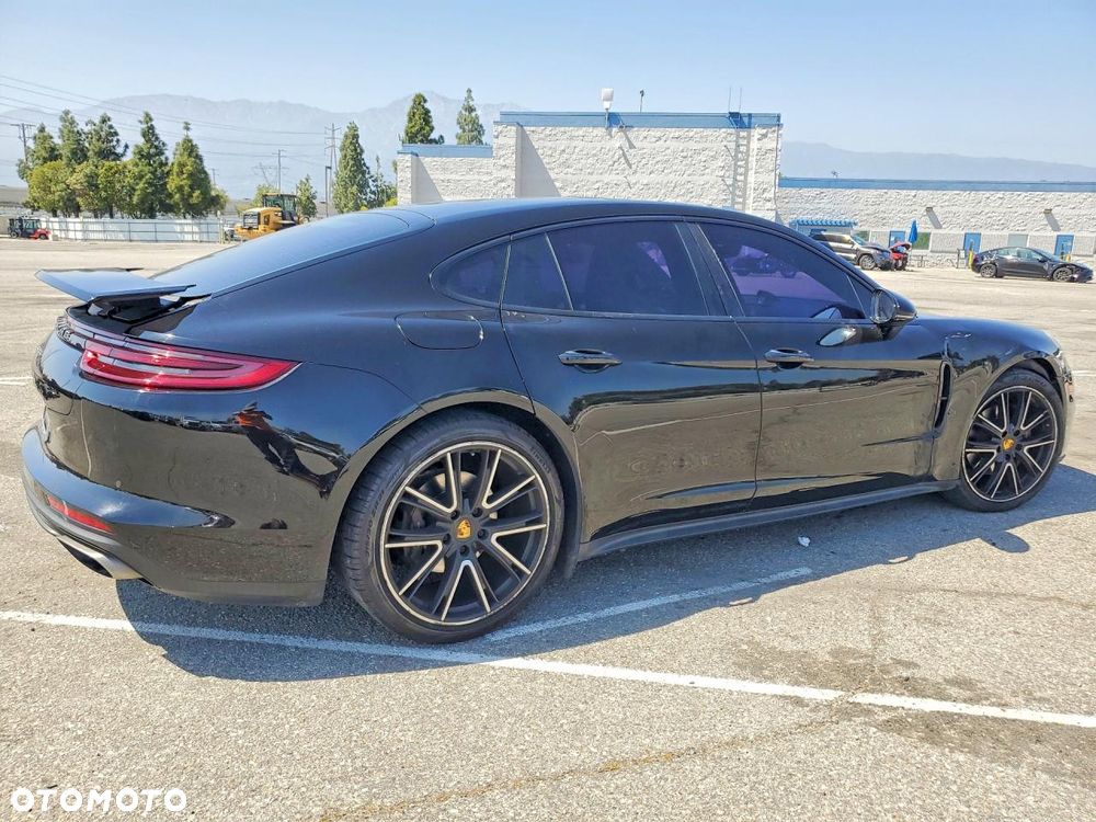 Porsche Panamera - 3