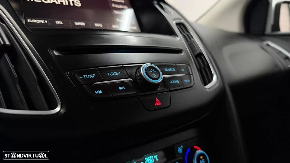 Ford Focus 1.0 EcoBoost Titanium - 24