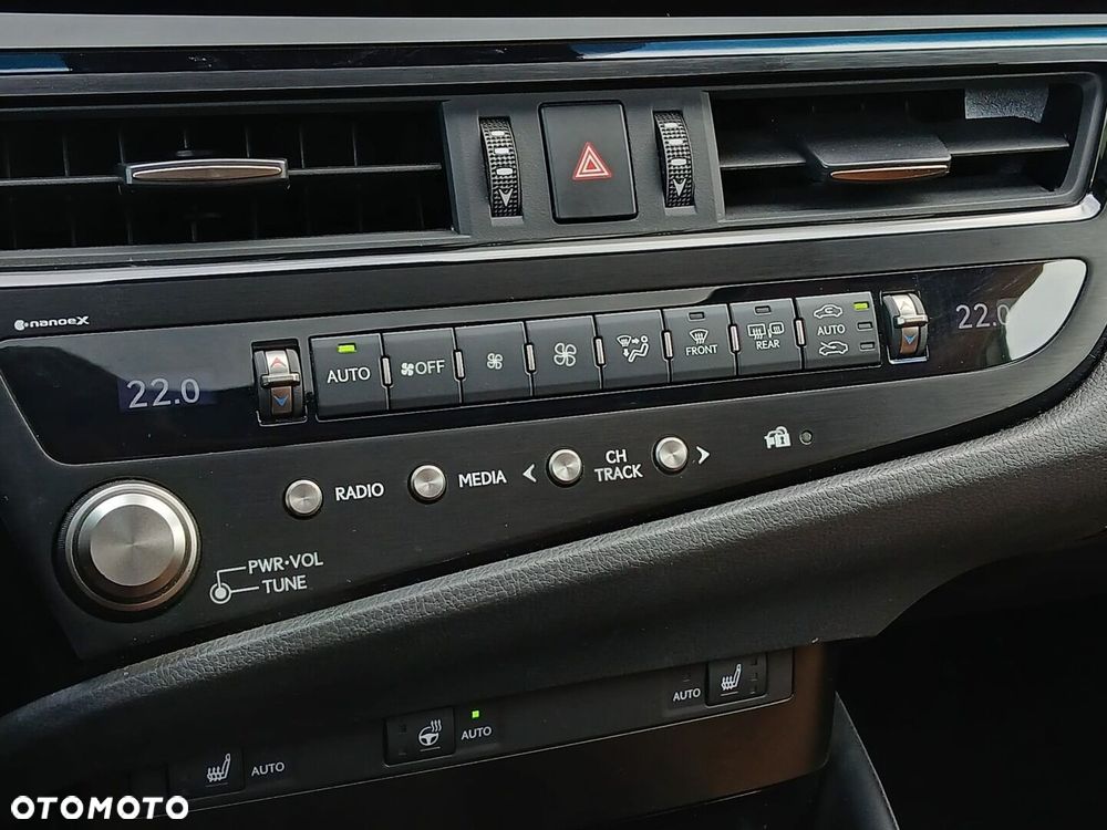 Lexus ES 300h Business Edition - 30