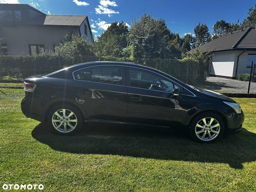 Toyota Avensis 2.0 Premium EU5 - 6