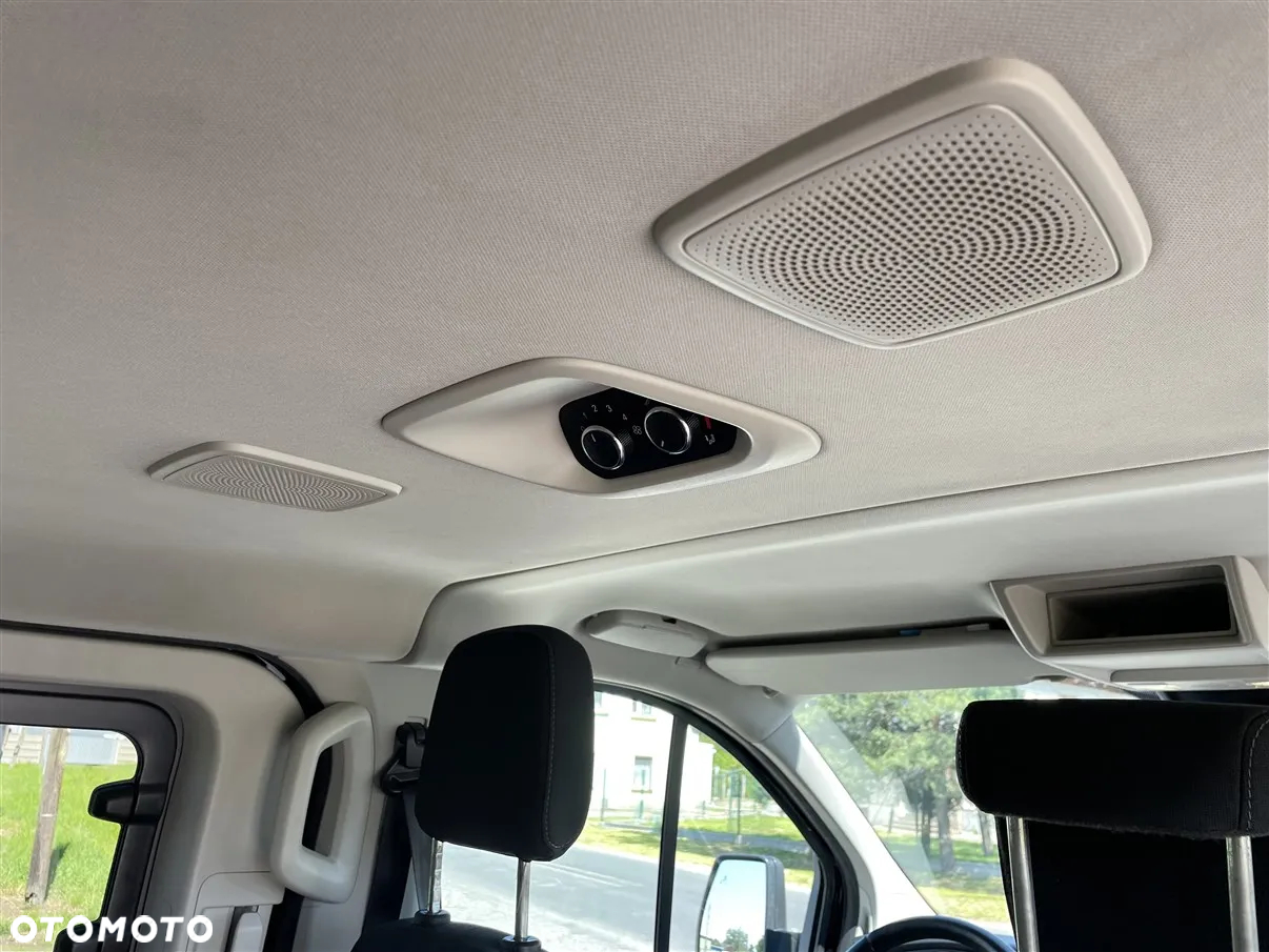 Ford Tourneo Custom - 16