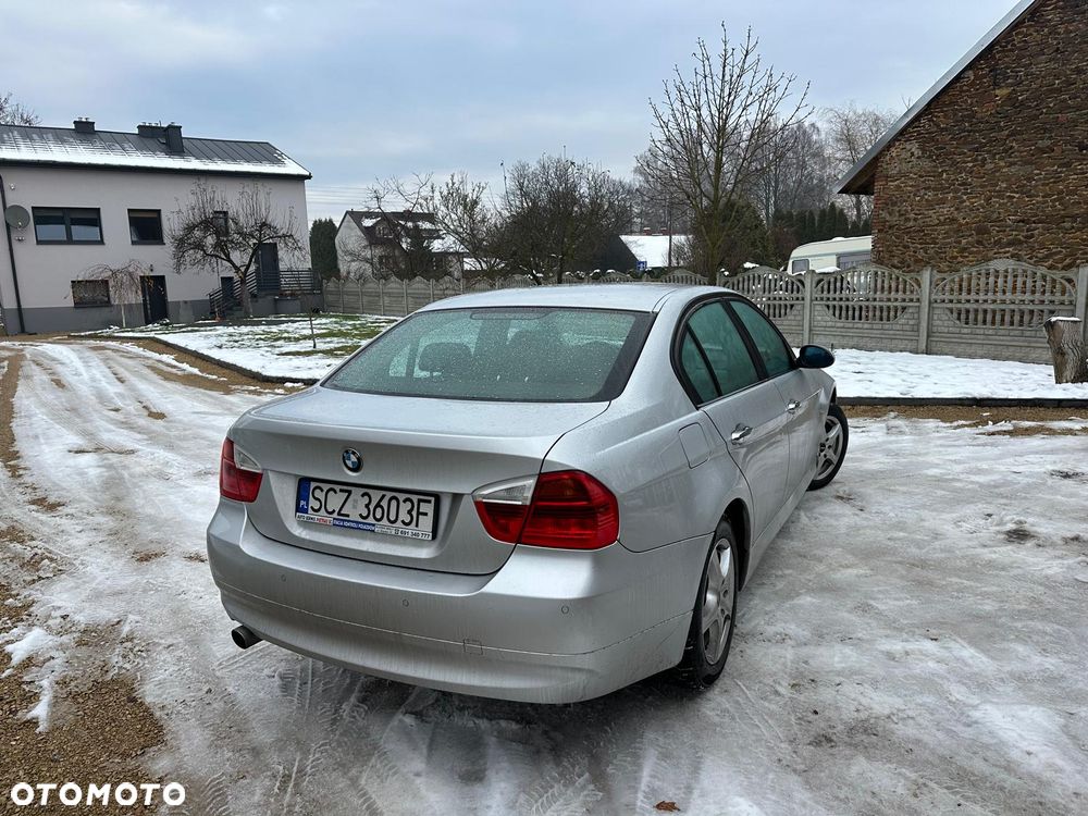 BMW Seria 3 318i - 4