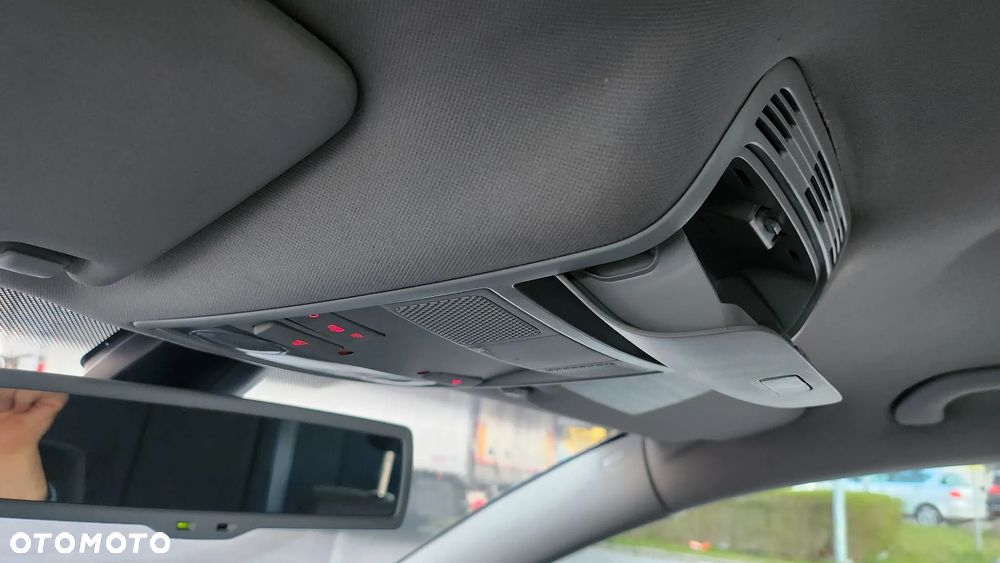 Volkswagen Passat 2.0 TDI DPF Trendline - 12