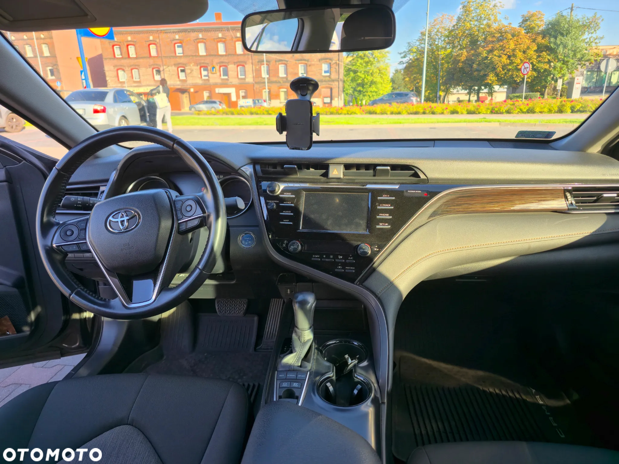 Toyota Camry 2.5 Hybrid Comfort CVT - 10