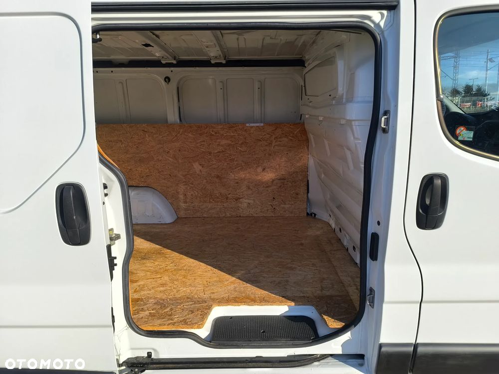 Nissan Primastar TRAFIC VIVARO - 11