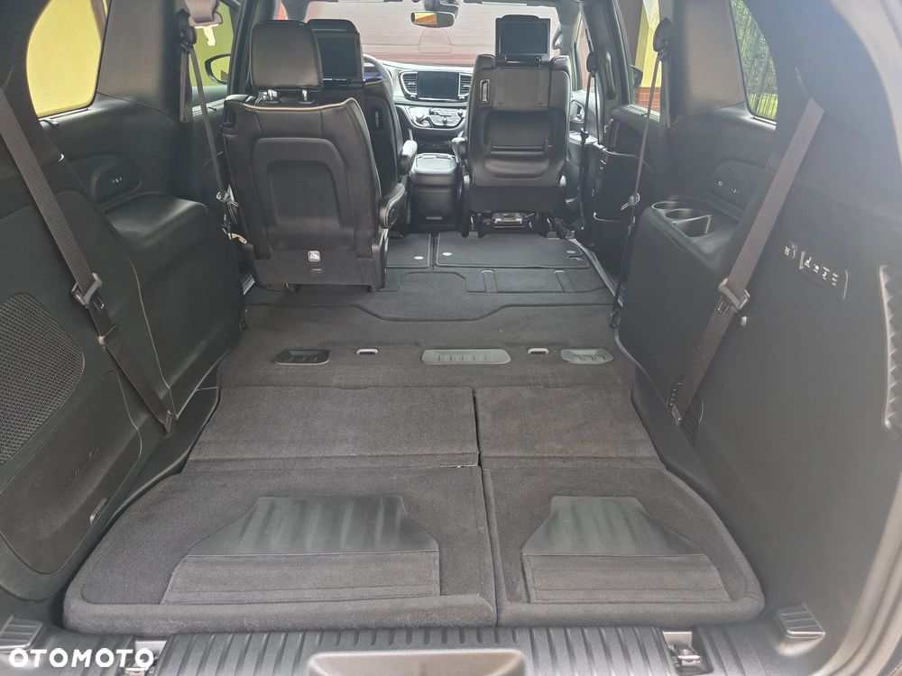 Chrysler Pacifica - 23