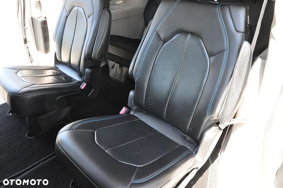Chrysler Pacifica - 23