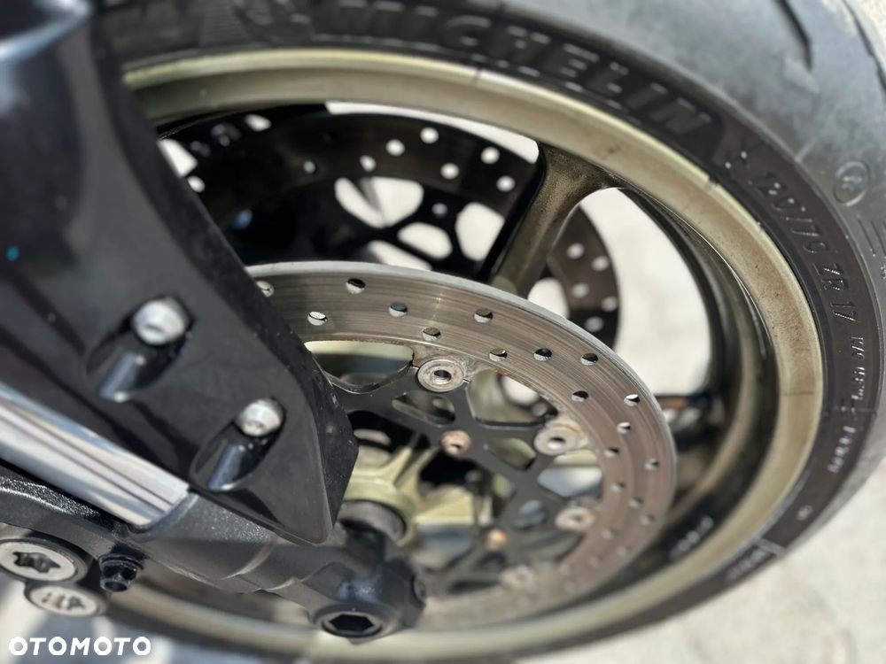 Yamaha FZ - 19