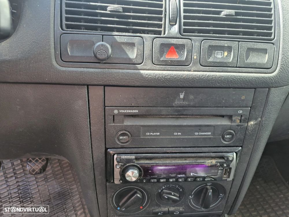 VW Golf 1.9 TDi 25 Anos - 11
