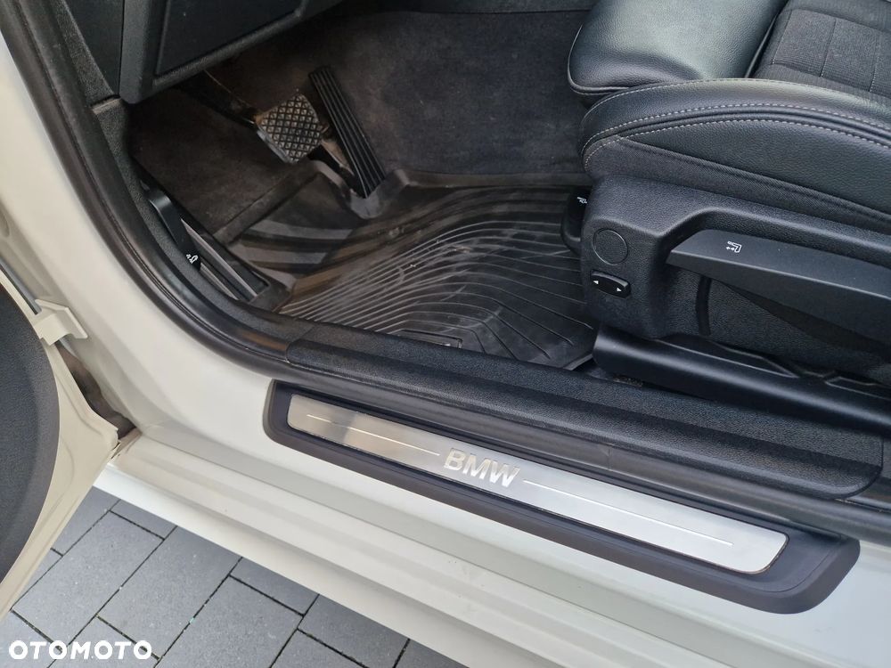 BMW Seria 3 318d Sport Line - 24