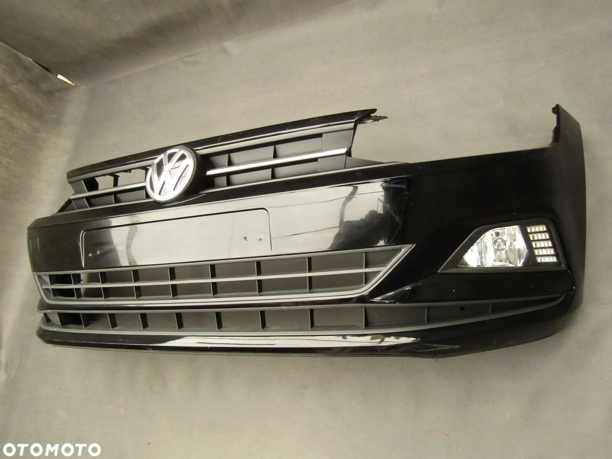 Zderzak przedni VW Polo 2G 17 - 22 Bez otworów  Lakier LO41 L041 - 1