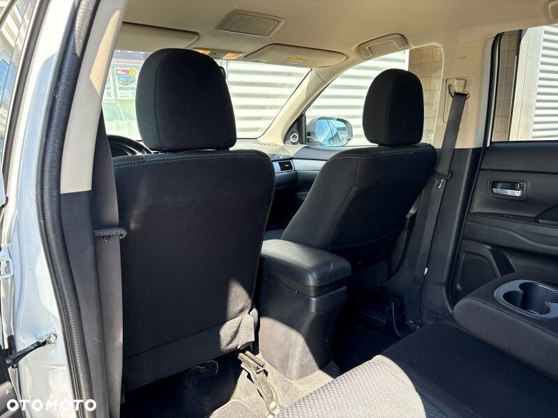 Mitsubishi Outlander 2.0 Instyle + 4WD CVT - 15