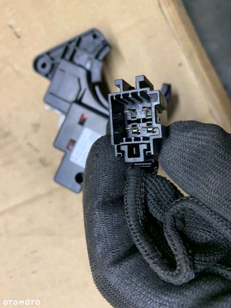 Czujnik moduł blokada fotela kierowcy Mercedes W207 A2048702151 - 4
