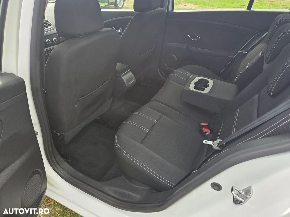 Renault Fluence 1.6 Privilege - 8