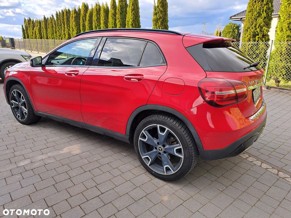 Mercedes-Benz GLA 180 d 7G-DCT Urban - 4