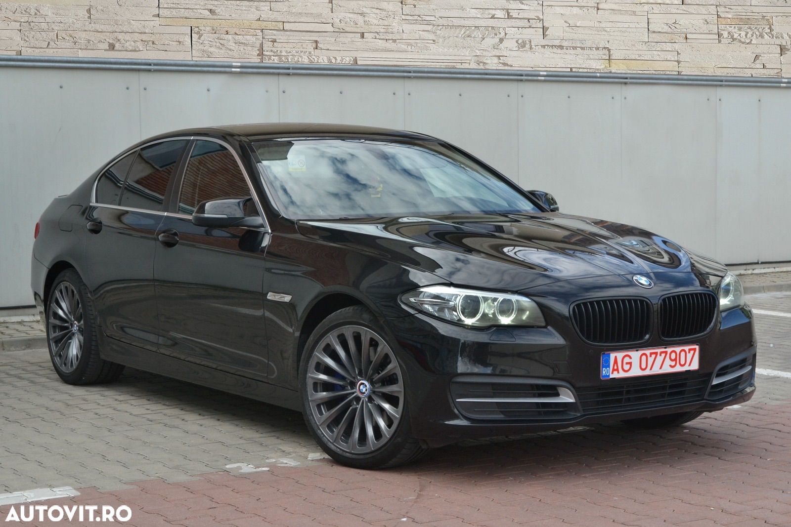 BMW Seria 5 520d xDrive - 1