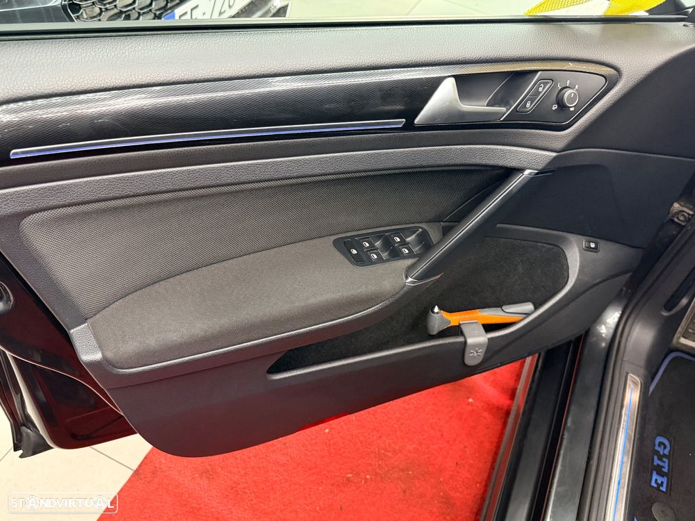 VW Golf 1.4 GTE Plug-In-Hybrid DSG - 17