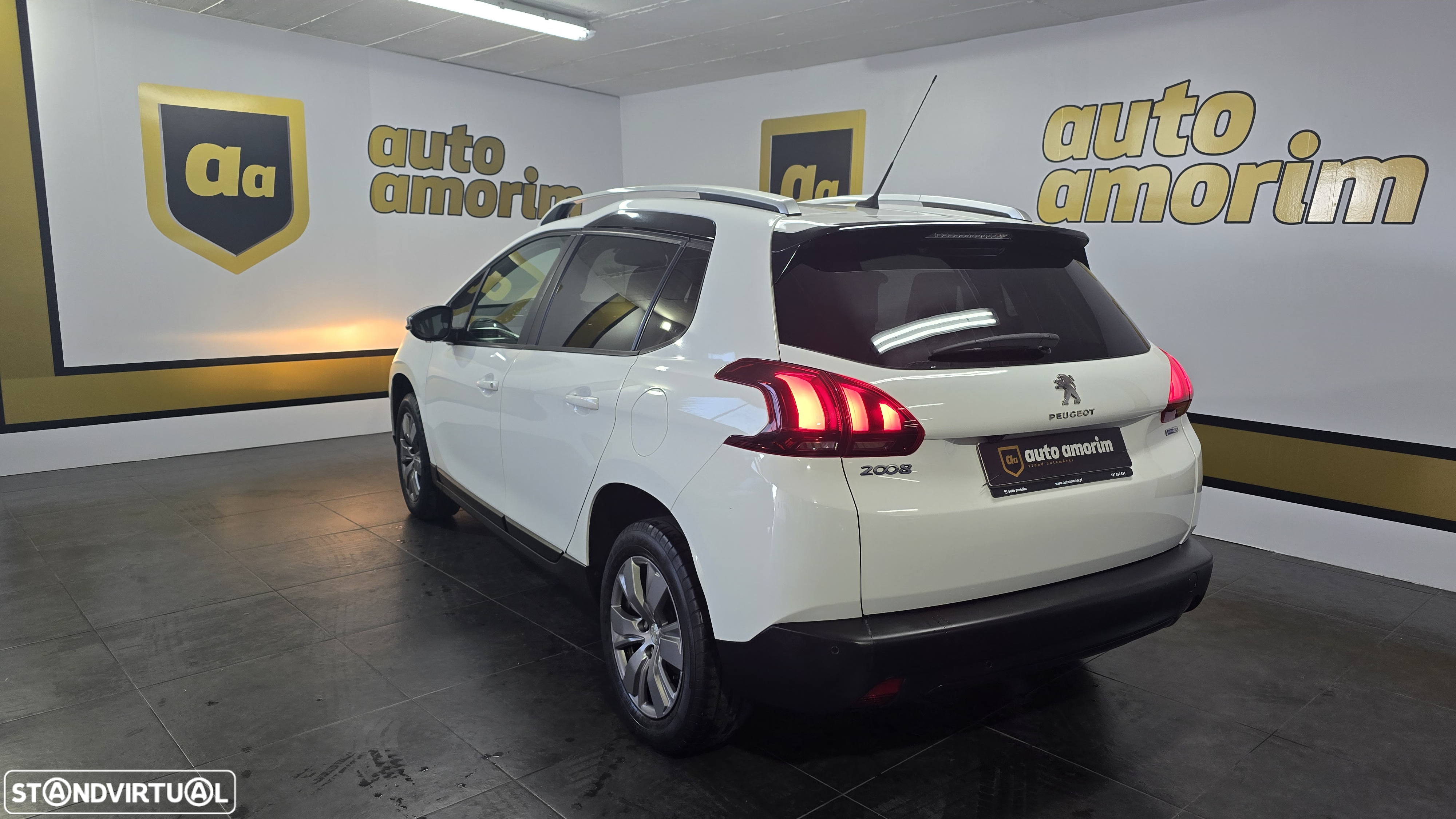 Peugeot 2008 1.2 PureTech Style - 9