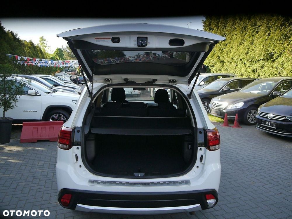 Mitsubishi Outlander 2.2 DI-D 4WD Automatik Diamant Edition+ - 16