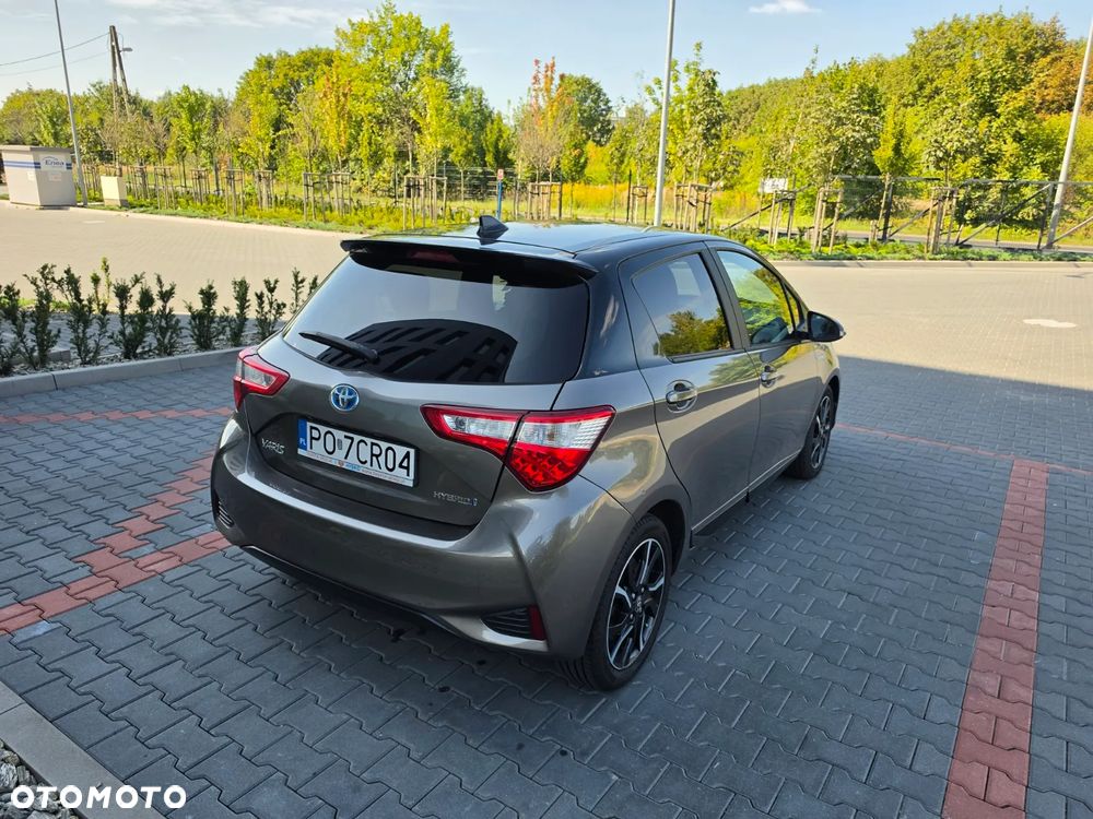 Toyota Yaris Hybrid 100 Selection Pure - 6