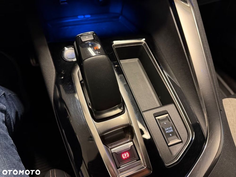 Peugeot 3008 1.6 PureTech Hybrid4 PHEV Allure S&S EAT8 - 10