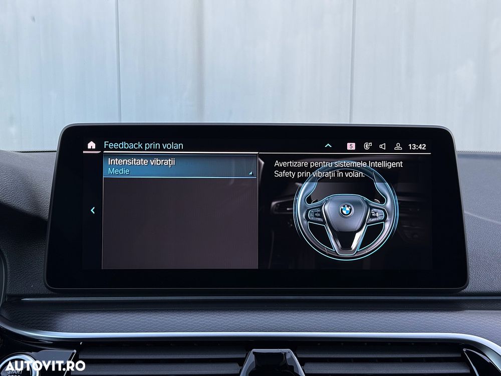 BMW Seria 5 530e Aut. - 38