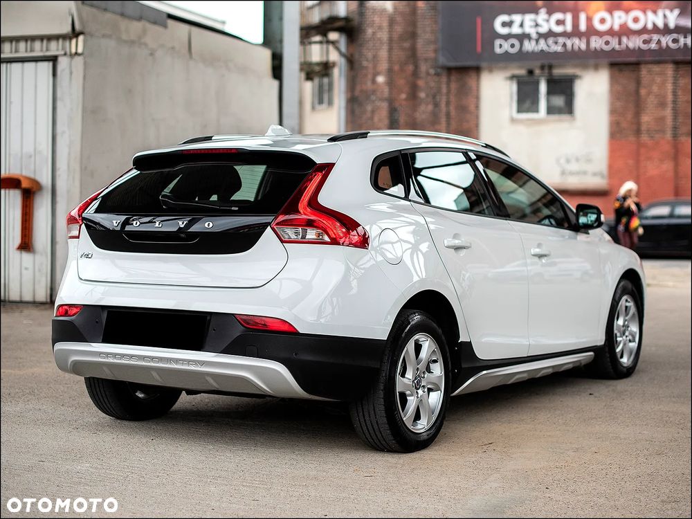 Volvo V40 Cross Country - 10
