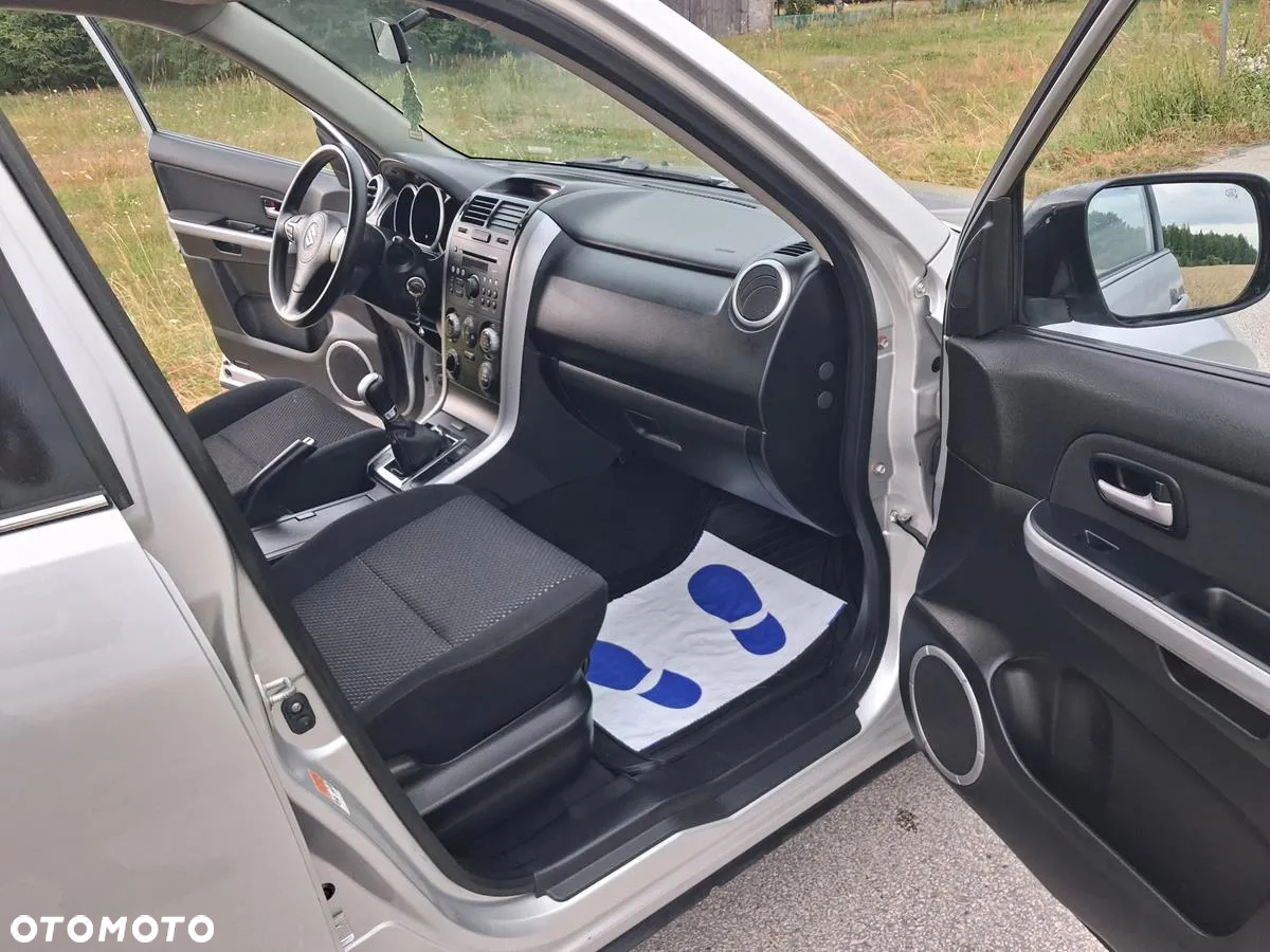 Suzuki Grand Vitara 2.0 Comfort + - 23
