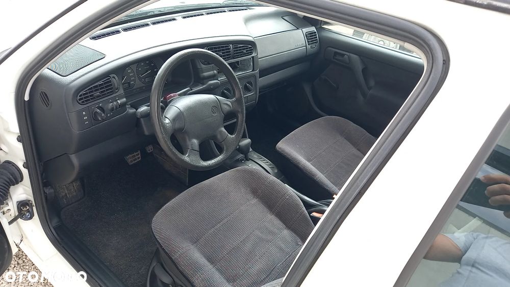 Volkswagen Vento - 11